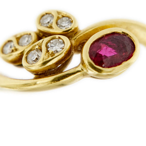 Bague 54 Bague contrariée en or jaune 18 ct avec rubis et diamants 58 Facettes 28379