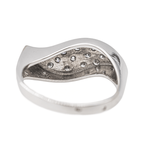 Bague 52 Bague pavée de diamants en or blanc 18 carats 58 Facettes 2905285CN