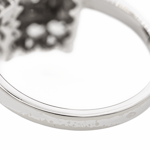Bague 51 Bague en or blanc 18 carats pavée de diamants 58 Facettes 2905287CN