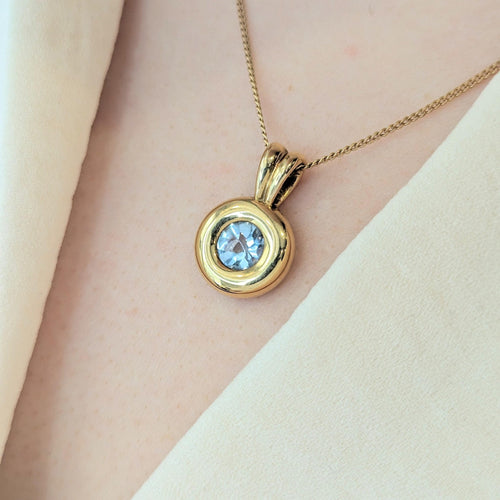 Pendentif Pendentif en or jaune 18 carats avec topaze bleue 58 Facettes 29053