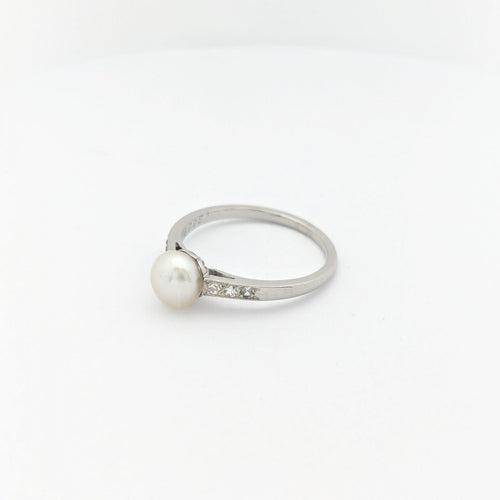 Bague 53 Bague en or blanc 18 carats avec diamants et perle de culture 58 Facettes 29582