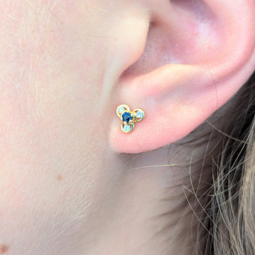 Boucles d'oreilles Boucles d'oreilles en or jaune 18 carats, diamants et saphirs 58 Facettes 30547
