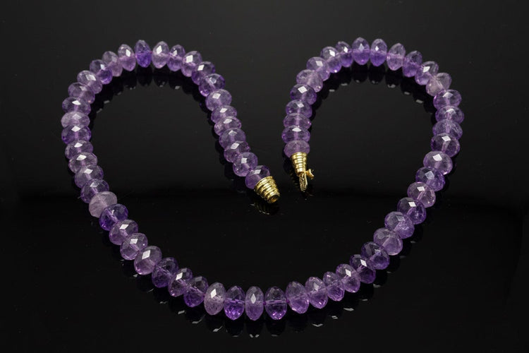 Collier Collier années 1970 - Ametystes facettées et fermoir en or 18 carats, 60 cm 58 Facettes