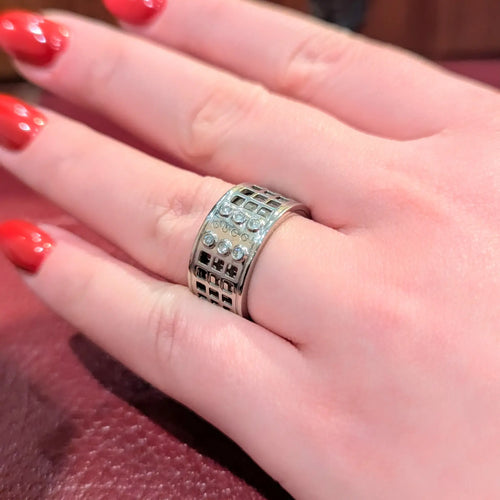 Bague 59 Gucci - Bague Scroll large en or blanc et diamants 58 Facettes 31501