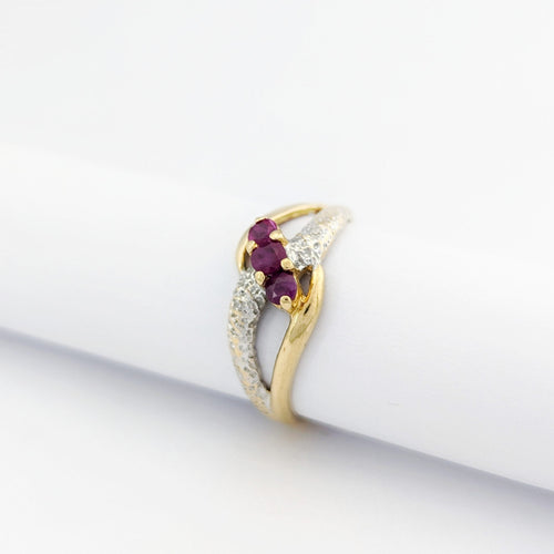 Bague 53 Bague croisée en or jaune 18 carats avec rubis et diamants 58 Facettes 32235