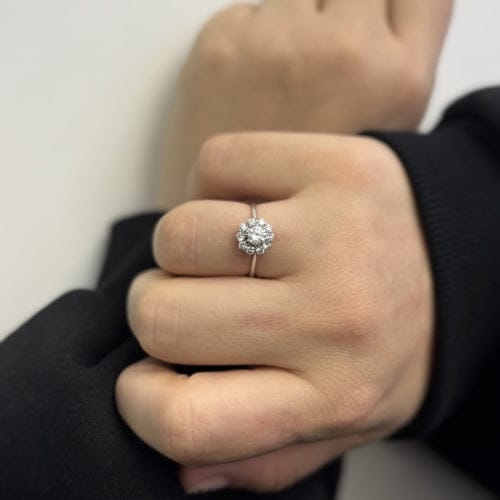 Bague 61 Bague fleur en or blanc 18 carats et diamants 0,95 ct 58 Facettes 32265