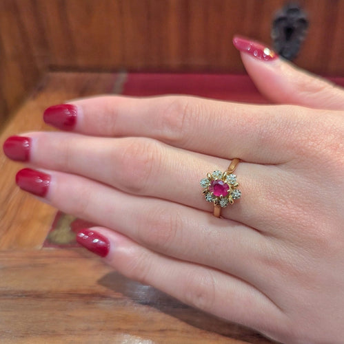 Bague 54 Bague Marguerite en or jaune 18 carats, diamants et rubis 58 Facettes 32293