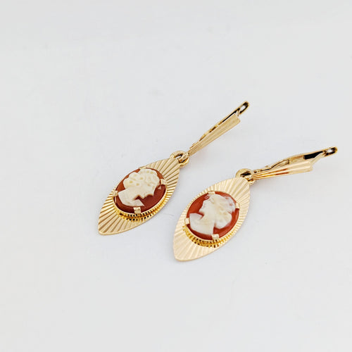 Boucles d'oreilles Boucles d’oreilles camées rondes en or jaune 18 carats 58 Facettes 32305