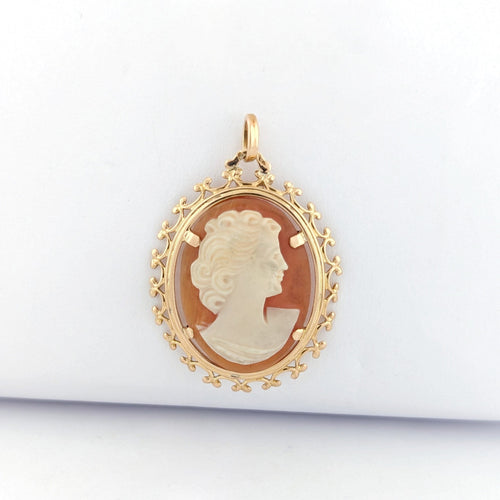 Pendentif Pendentif camée coquille ovale en or jaune 18 carats 58 Facettes 32307
