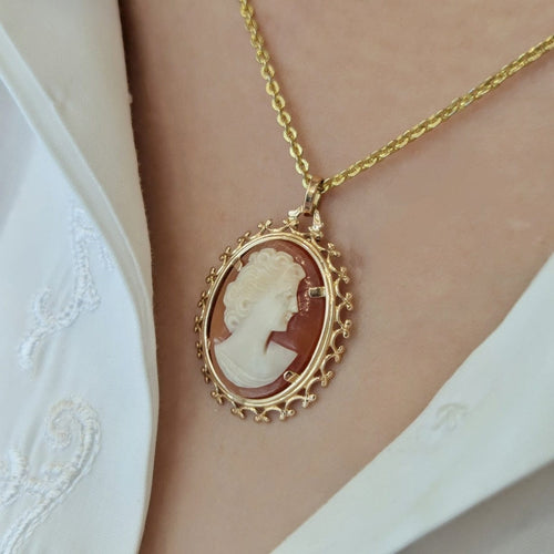 Pendentif Pendentif camée coquille ovale en or jaune 18 carats 58 Facettes 32307