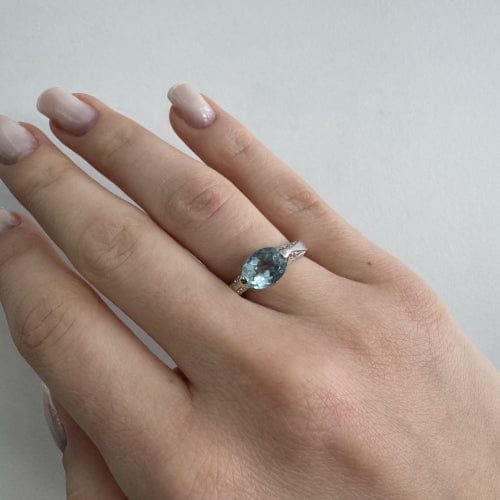 Bague Donna Oro - Bague hexagonale en or blanc 18 carats avec aigue-marine et diamants 58 Facettes 32455