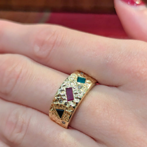 Bague 52.5 Bague Art déco en or jaune 18 carats avec rubis, émeraude, saphir et diamants 58 Facettes 32597