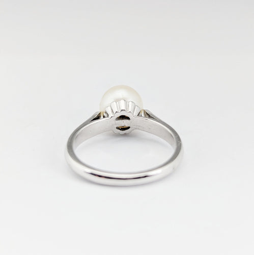 Bague 51 Bague en or blanc 18 carats avec perle de culture et diamants 58 Facettes 32599