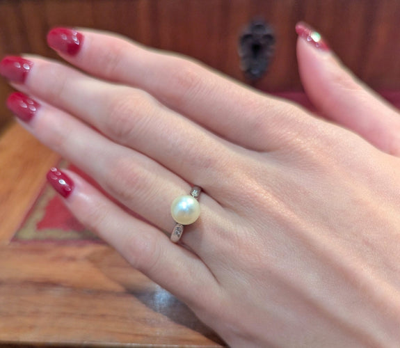 Bague 51 Bague en or blanc 18 carats avec perle de culture et diamants 58 Facettes 32599