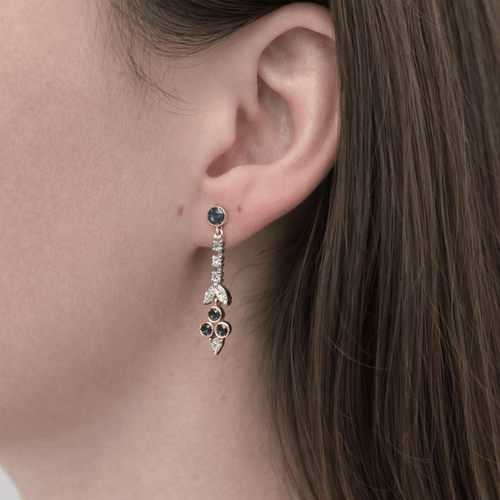 Boucles d'oreilles Boucles d'oreilles pendantes en or jaune et blanc 18 carats, diamants et saphirs 58 Facettes 32644
