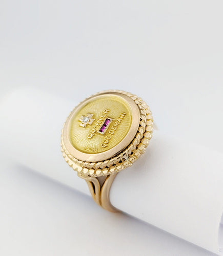 Bague 52 Augis - Bague chevalière « + qu’hier – que demain » en or jaune 18 carats 58 Facettes 33094