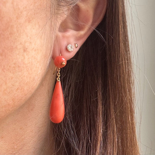 Boucles d'oreilles Boucles d’oreilles pendantes goutte en or jaune 18K, corail et perles 58 Facettes REF2560-328