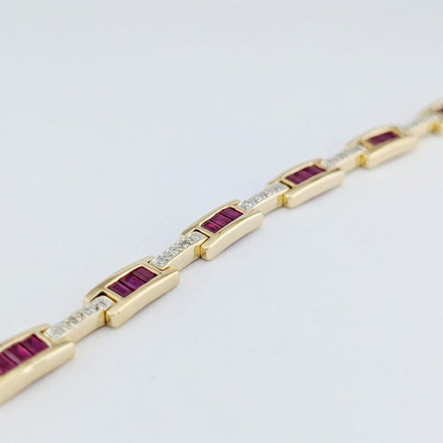 Bracelet Bracelet en or jaune 18 carats avec rubis et diamants 58 Facettes 33380