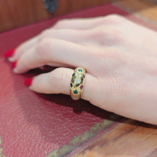 Bague 50 Bague étoiles en or jaune 18 carats avec diamants, rubis, émeraudes et saphirs 58 Facettes 33700
