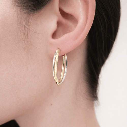 Boucles d'oreilles Créoles ovales torsadées en or blanc et jaune 18 carats 58 Facettes 33738
