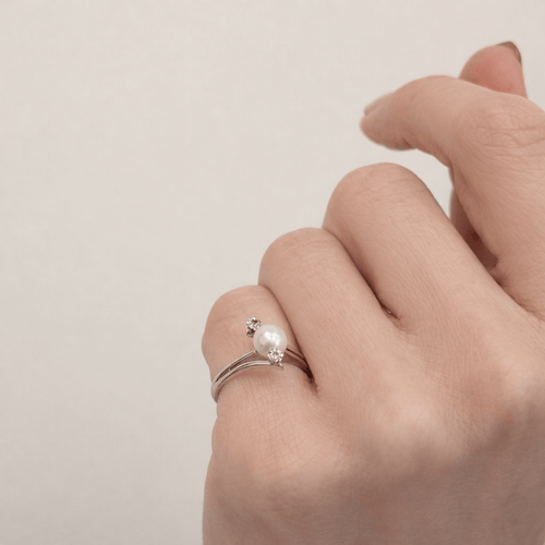 Bague 47 Bague perle et diamants en or blanc 18 carats 58 Facettes 34427