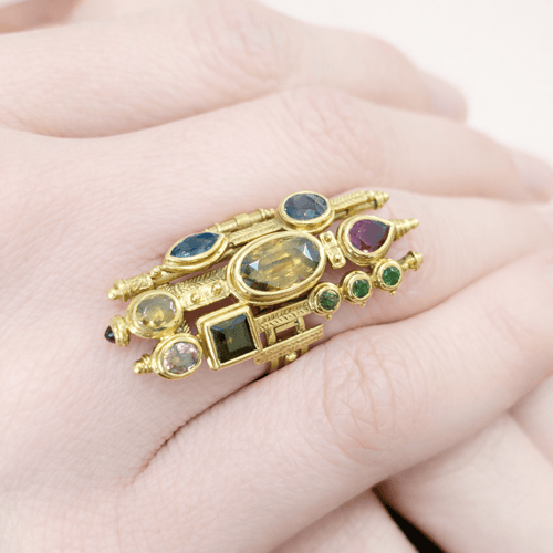 Bague 53 Bague architecturale en or jaune 18 carats et pierres fines 58 Facettes 34550