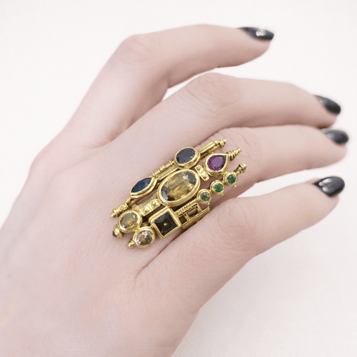 Bague 53 Bague architecturale en or jaune 18 carats et pierres fines 58 Facettes 34550