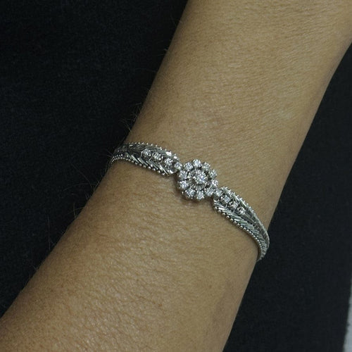 Bracelet Bracelet vintage années 1960 en or blanc 14 kt et diamants 0,89 ct 58 Facettes 34760
