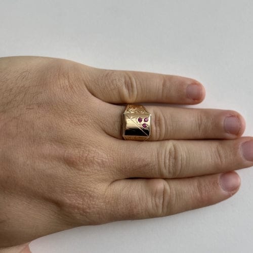 Bague Bague homme rectangulaire en or jaune 18 kt avec rubis 58 Facettes 36431