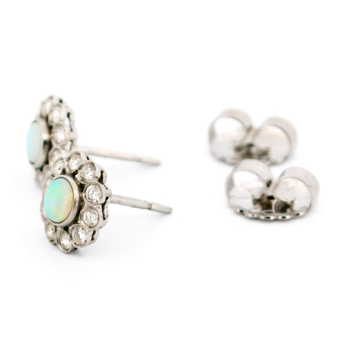 Boucles d'oreilles Boucles d’oreilles en platine avec opales et diamants 58 Facettes 6E12EFA6BD734A87A6EBDC94B069E3B3