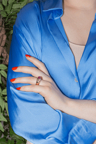 Bague 52 Bague en or jaune 18 carats avec rubis cabochon et diamants 58 Facettes 3954561RV