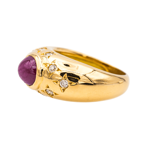 Bague 52 Bague en or jaune 18 carats avec rubis cabochon et diamants 58 Facettes 3954561RV