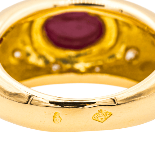 Bague 52 Bague en or jaune 18 carats avec rubis cabochon et diamants 58 Facettes 3954561RV