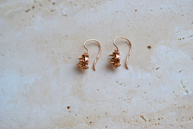 Boucles d'oreilles Collection Crush - Dormeuses décor gouvernail en or jaune 14 carats et perles 58 Facettes 3106