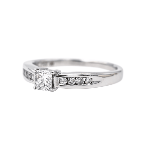 Bague 49 Bague en or blanc 18 carats pavée de diamants 58 Facettes 4033243CN