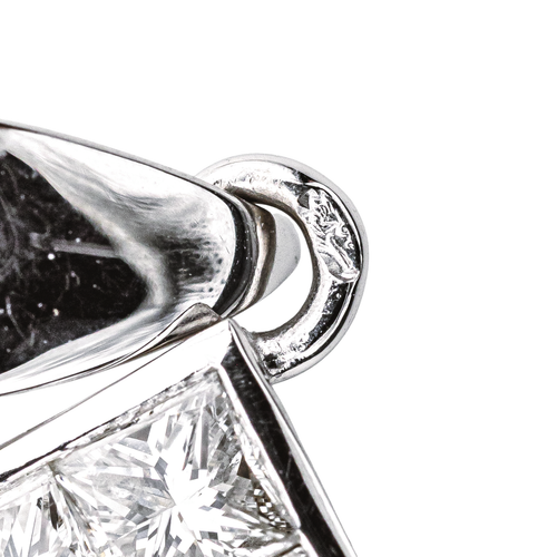 Pendentif Pendentif en or blanc 18 carats avec diamants taille princesse 58 Facettes 4113811CN