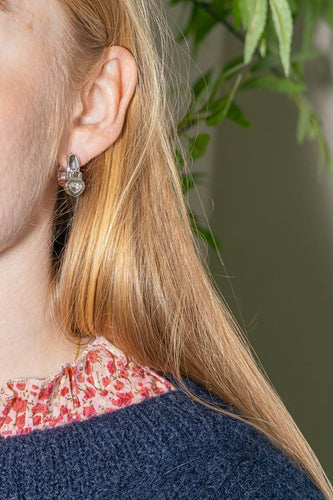 Boucles d'oreilles Chopard Happy Diamonds - Boucles d’oreilles dormeuses en or blanc et diamants 58 Facettes 4410625CN