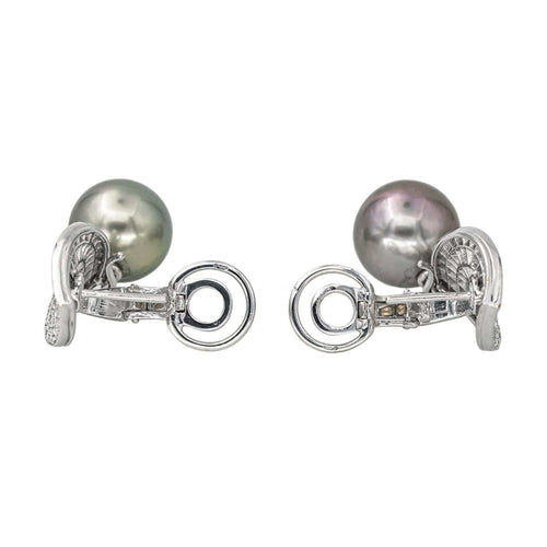 Boucles d'oreilles Boucles d’oreilles pendantes en or blanc avec diamants et perles de Tahiti 58 Facettes 4410629CN