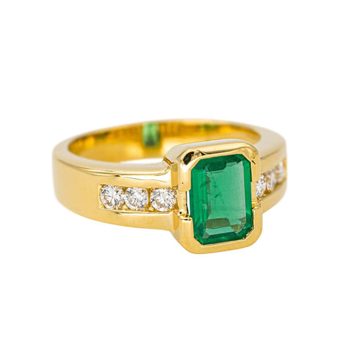 Bague 53 Bague en or jaune 18 carats avec émeraude et diamants 58 Facettes 4599349RV