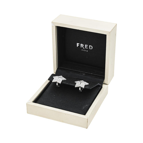 Boucles d'oreilles Fred Lucifer - Boucles d’oreilles dormeuses en or blanc et diamants 58 Facettes 4804960CN