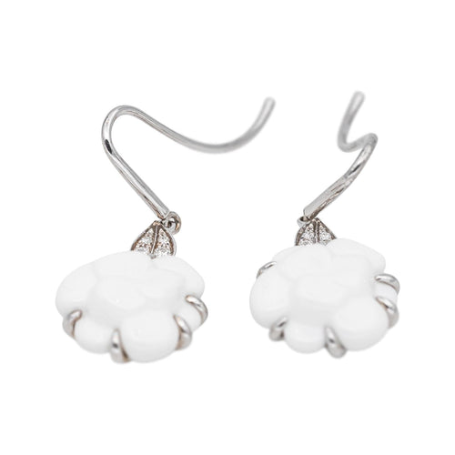 Boucles d'oreilles Chanel Camélia - Boucles d’oreilles dormeuses en or blanc, agates et diamants 58 Facettes 4944033RV