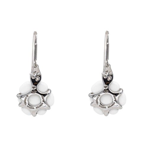 Boucles d'oreilles Chanel Camélia - Boucles d’oreilles dormeuses en or blanc, agates et diamants 58 Facettes 4944033RV
