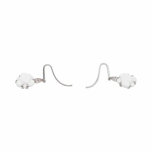 Boucles d'oreilles Chanel Camélia - Boucles d’oreilles dormeuses en or blanc, agates et diamants 58 Facettes 4944033RV