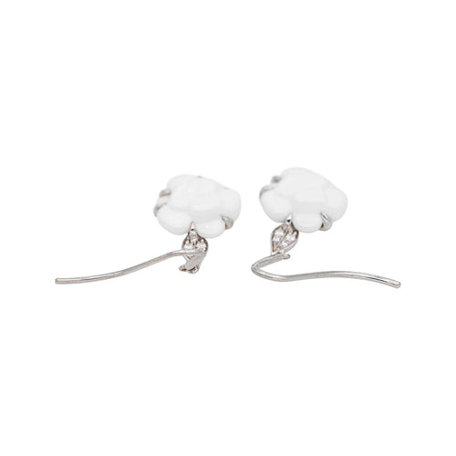 Boucles d'oreilles Chanel Camélia - Boucles d’oreilles dormeuses en or blanc, agates et diamants 58 Facettes 4944033RV
