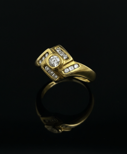 Bague Bague romboïdale années 1990 en or jaune 18 carats et diamants 58 Facettes