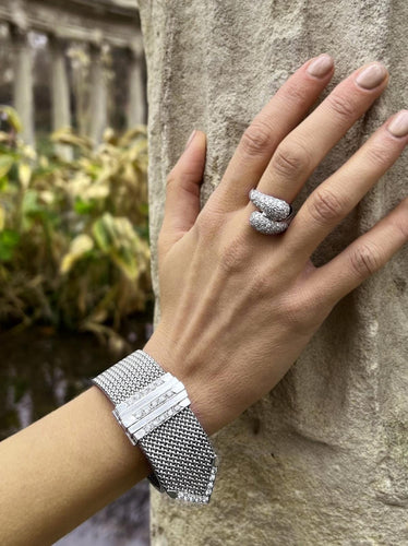 Bracelet Bracelet manchette en or blanc 18 carats serti de diamants 58 Facettes 578150CD
