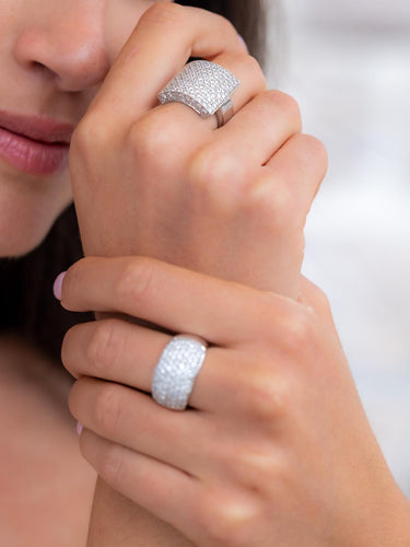 Bague 56 Bague pavée de diamants en or blanc 18 carats 58 Facettes 578262CD