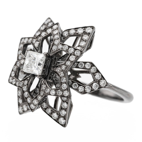 Bague 55 Bague fleur en or noir 18 carats et diamants 58 Facettes 578700RV