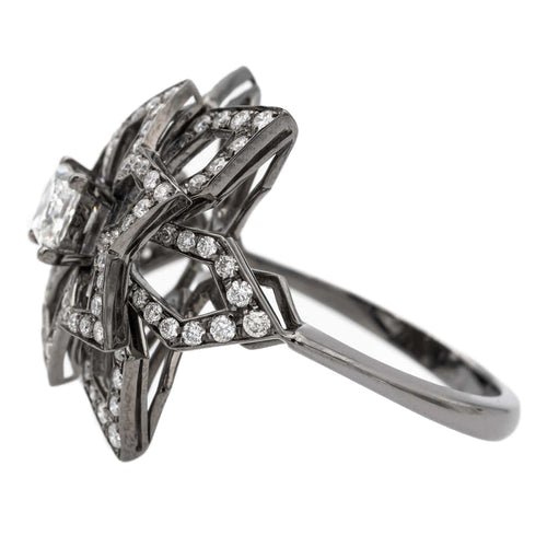 Bague 55 Bague fleur en or noir 18 carats et diamants 58 Facettes 578700RV