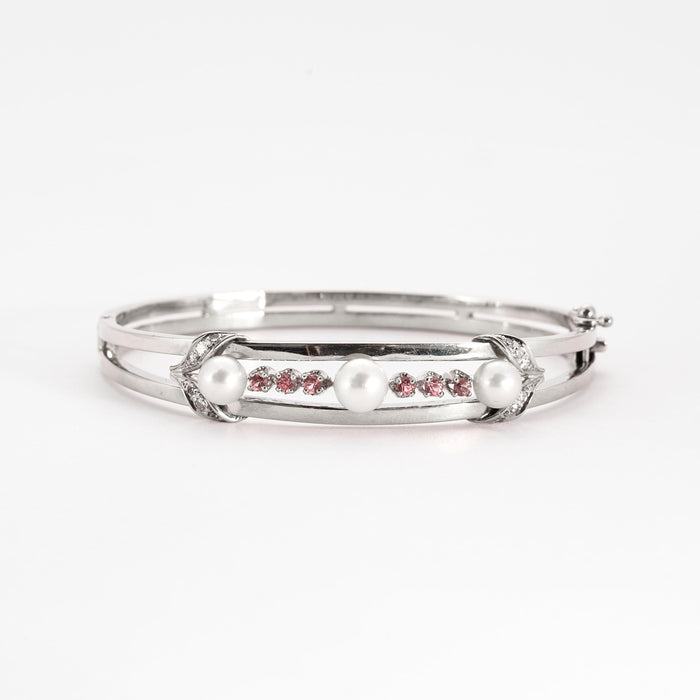 Bracelet Bracelet jonc en or gris ajouré de perles de cultures et diamants 58 Facettes LF6